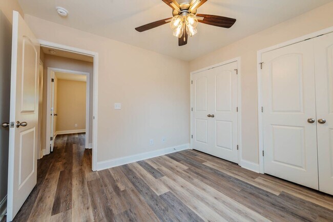 Building Photo - 122 Tabor Dr