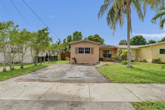 Building Photo - 6860 SW 18th Ct