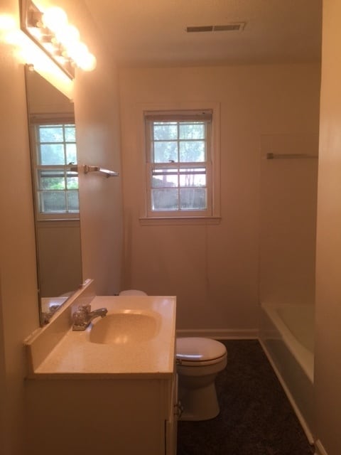 Building Photo - Adorable Three Bedroom Home