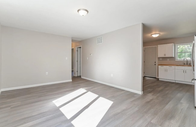Building Photo - 3245 Ardmore Trail