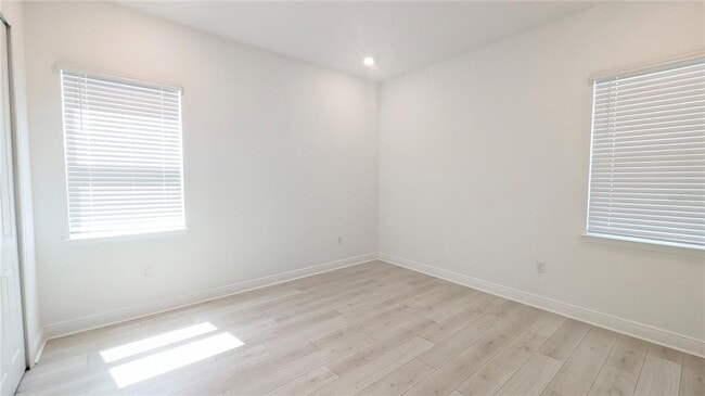 Building Photo - 15614 Vetta Dr