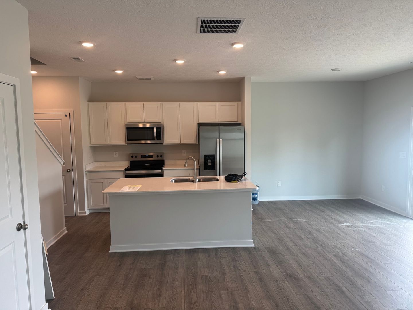 Building Photo - 1388 Marinelli Dr E