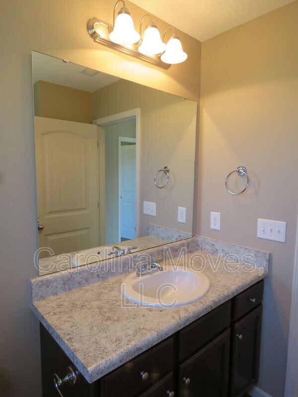 Building Photo - 454 Peaksview Dr