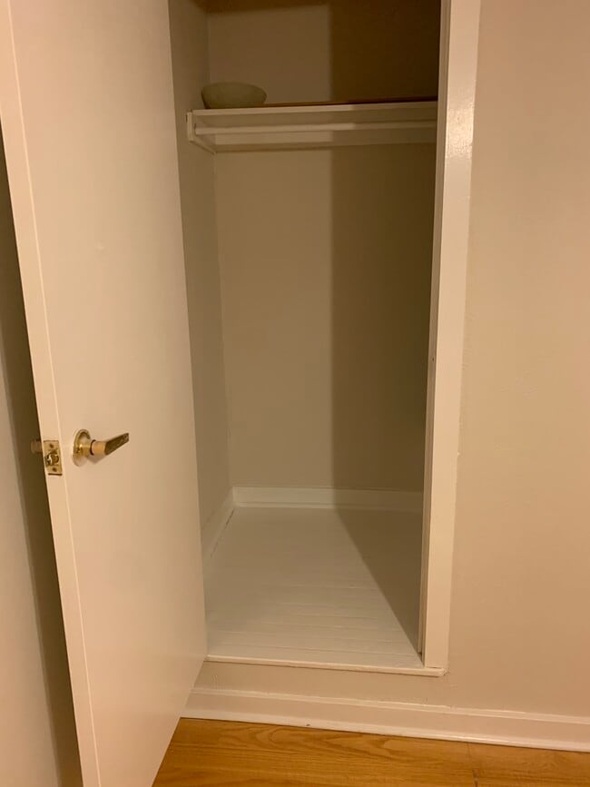 Building Photo - 279 Oak Dr