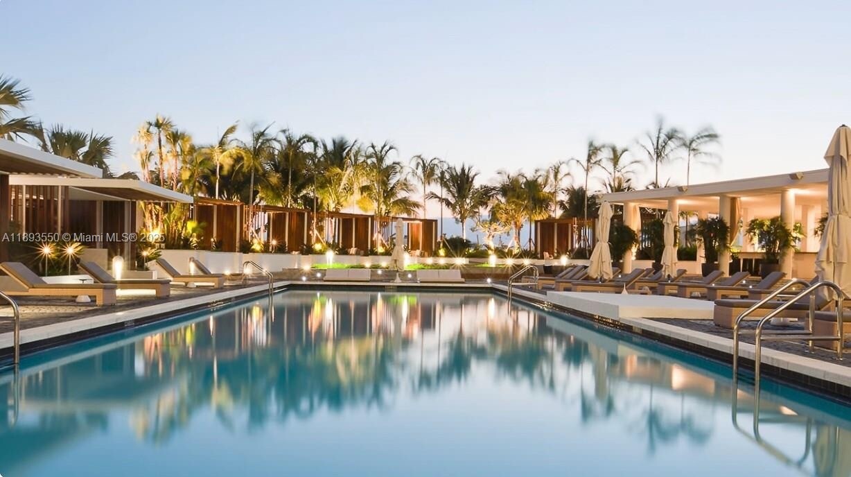 Building Photo - 2020 N Bayshore Dr