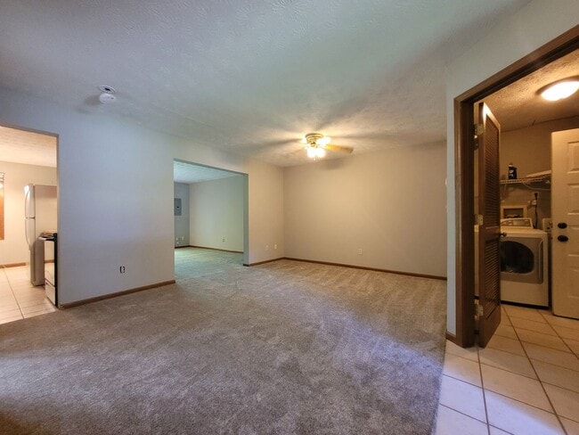 Building Photo - 3 Bedroom, 2.5 Bath Townhouse in Beavercreek!