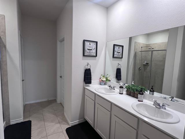 Building Photo - 2909 Llano Dr