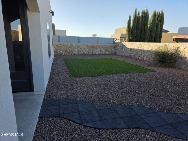 Building Photo - 13197 Hazy