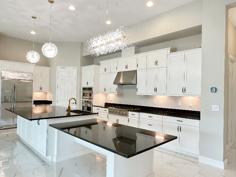 Building Photo - 10530 Meadowrun Dr