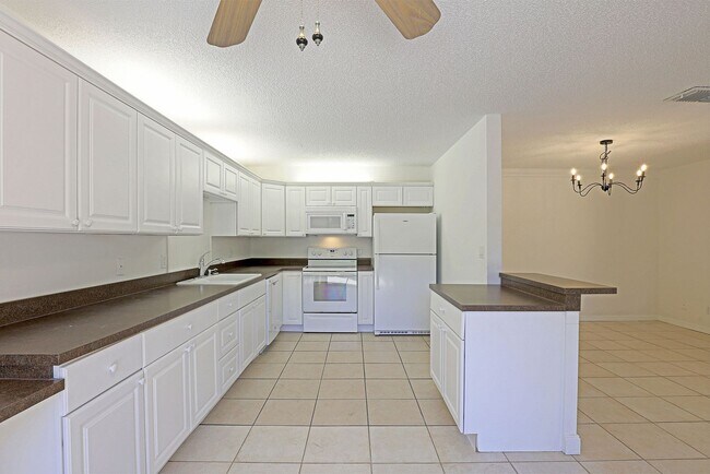 Building Photo - Parkwoods 12341-2