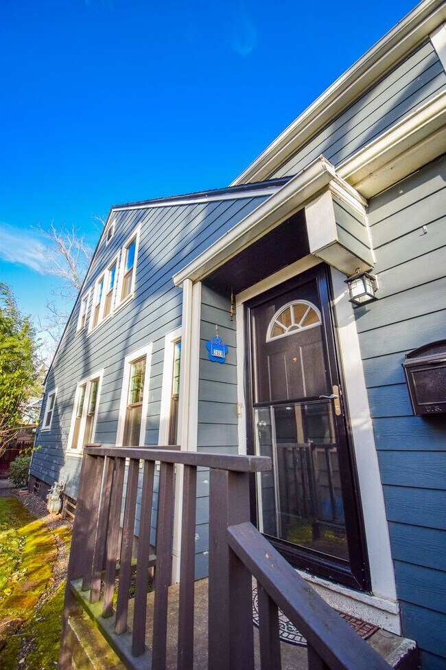 Building Photo - CLA2613-2615