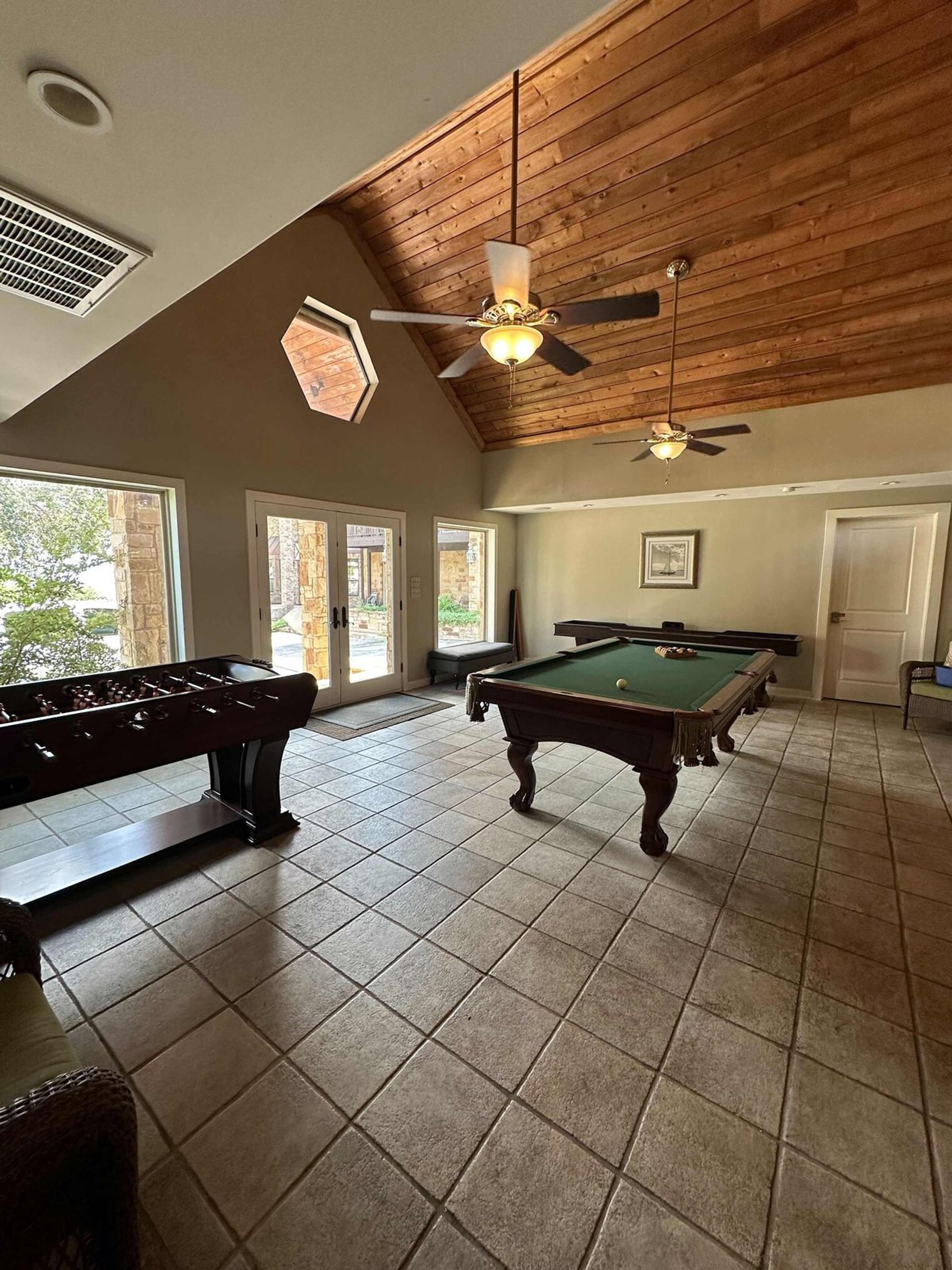 Building Photo - 206 Forest Dr