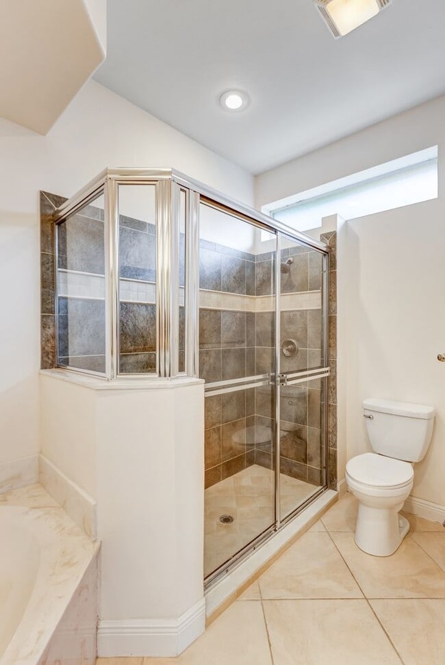 Building Photo - ** TUSCANY COVE ** 2 BED + DEN / 2 BATH / ...