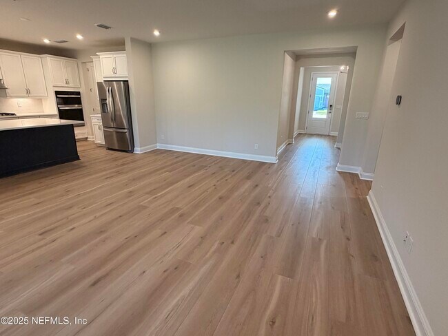 Building Photo - 381 Pelton Pl