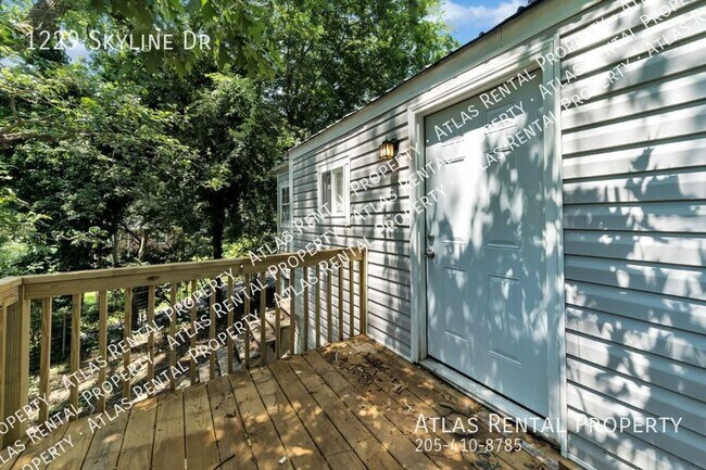 Building Photo - 1229 Skyline Dr