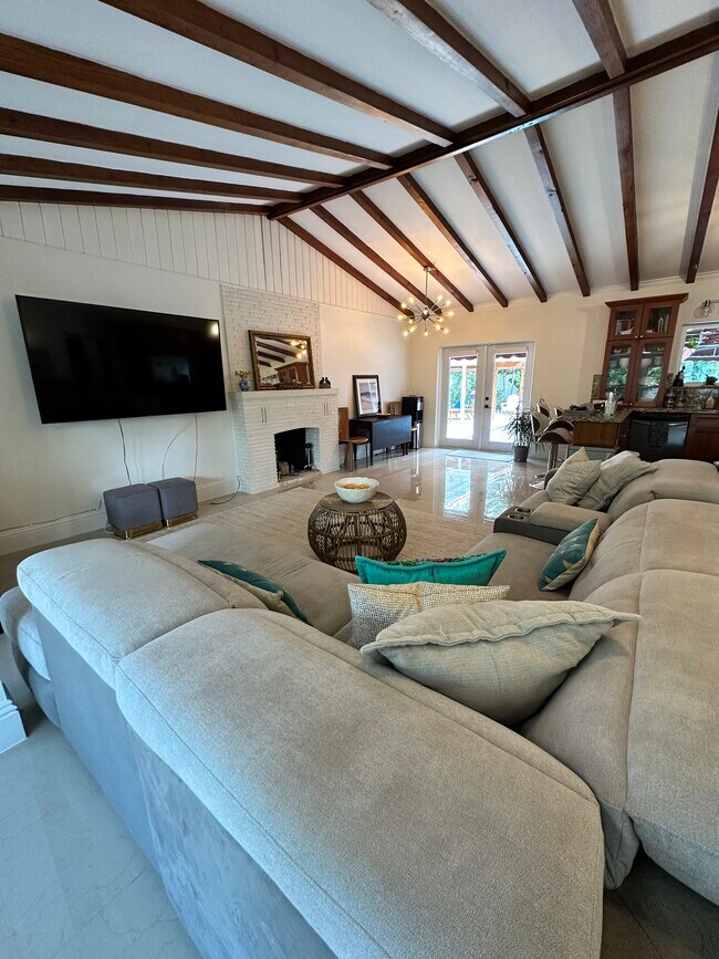 Building Photo - 3036 Coral Shores Dr