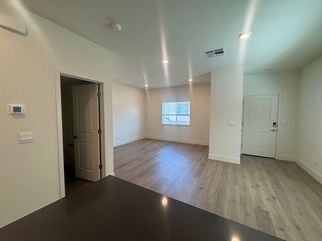 Building Photo - MOVE IN SPECIAL. Move in Nov 15th and get ...