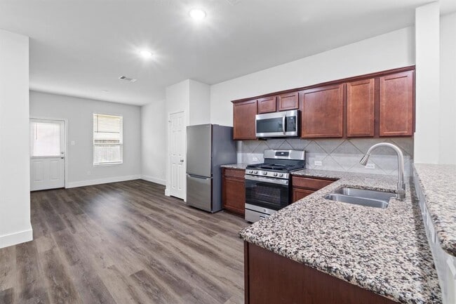 Building Photo - 175 Eves Necklace Dr.