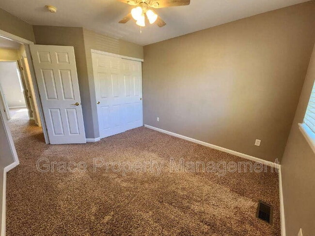 Building Photo - 553 Arbor Dr