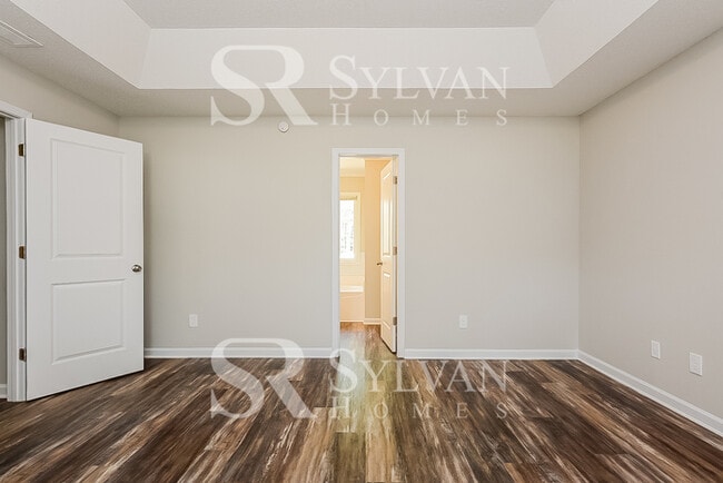 Building Photo - The living is easy in this 3 bedroom, 2 ba...