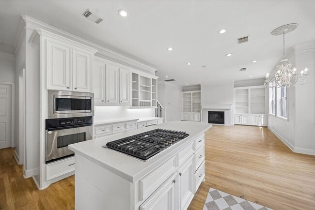 Building Photo - 4601 Mimosa Dr
