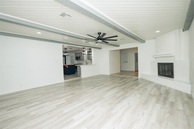 Building Photo - 2202 4th St