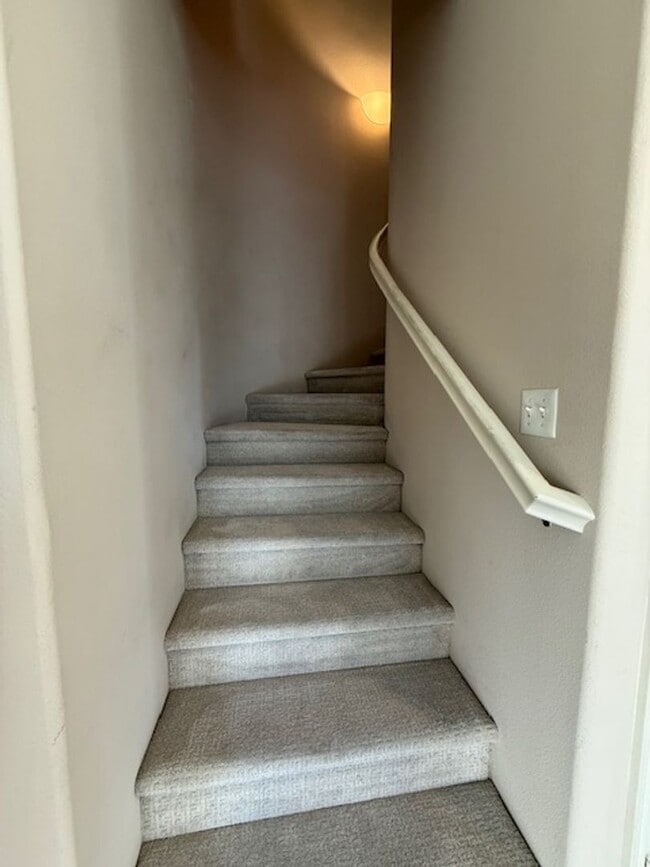 Building Photo - Condo in highly sought-after Vantage Commu...