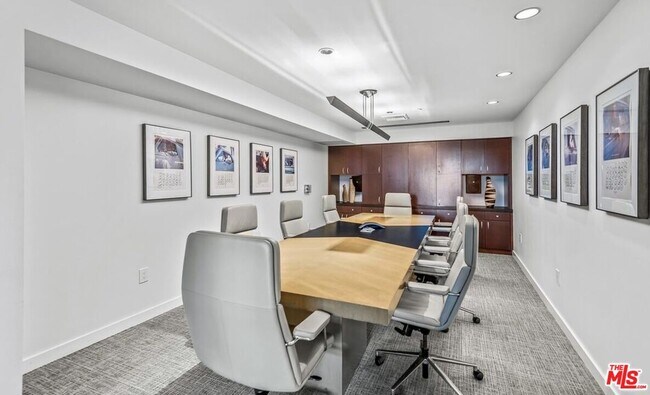 Building Photo - 13700 Marina Pointe Dr