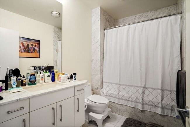 Building Photo - 360 Newbury St