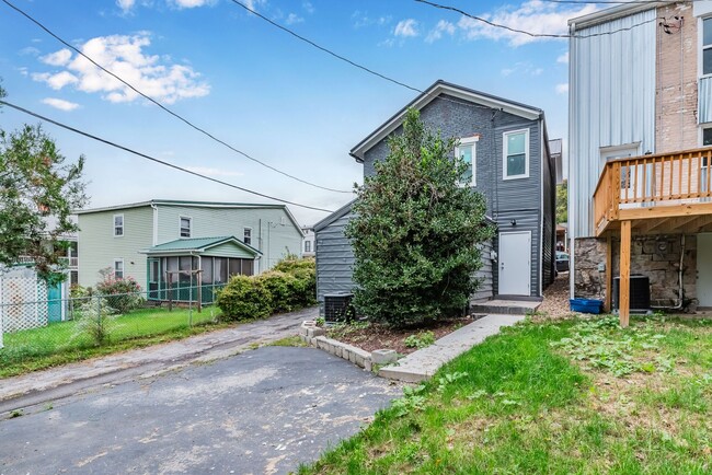 Building Photo - OPEN HOUSE –Thursday, June 5 fom 10:00 AM ...