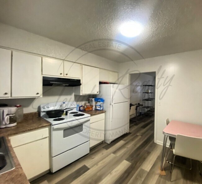 Building Photo - Roommate Wanted – Private Bedroom in 2-Bed...