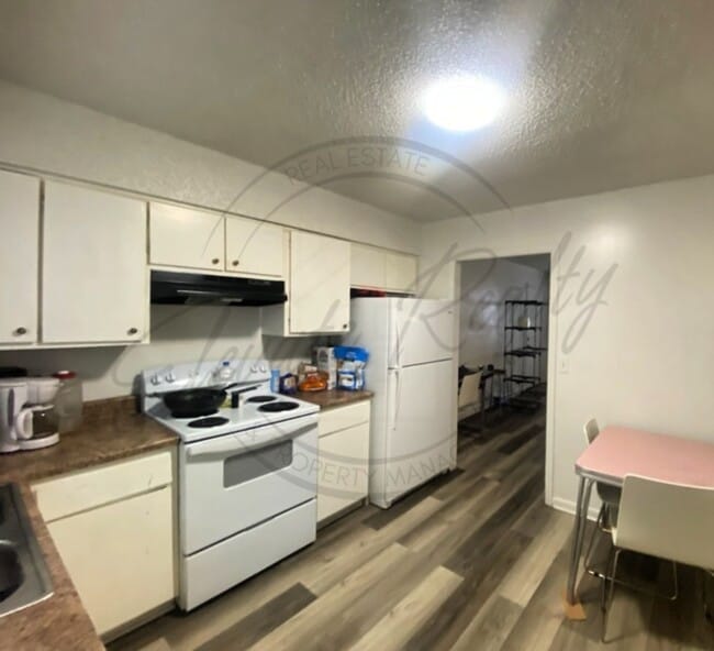 Building Photo - Roommate Wanted – Private Bedroom in 2-Bedroom Duplex in North Nashville (Month to Month Lease)! ...