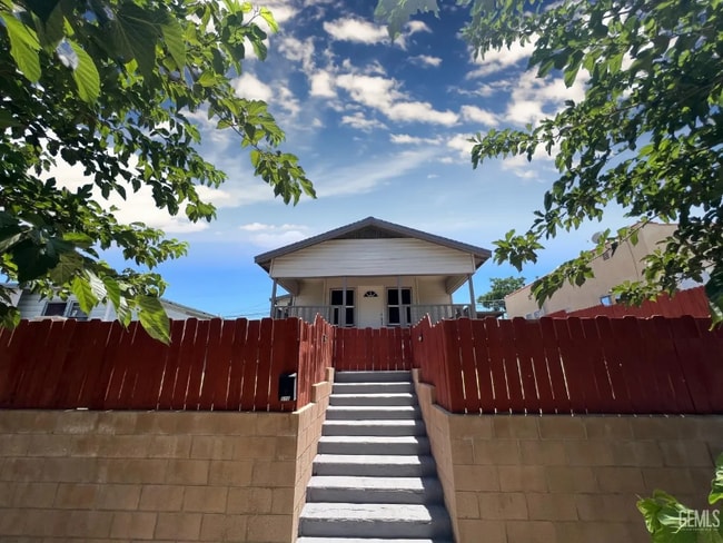 Building Photo - 515 B St