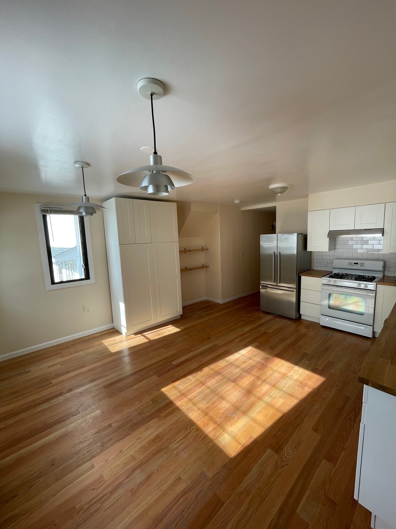 extra large Eat-In Kitchen - 48 Washington Ave