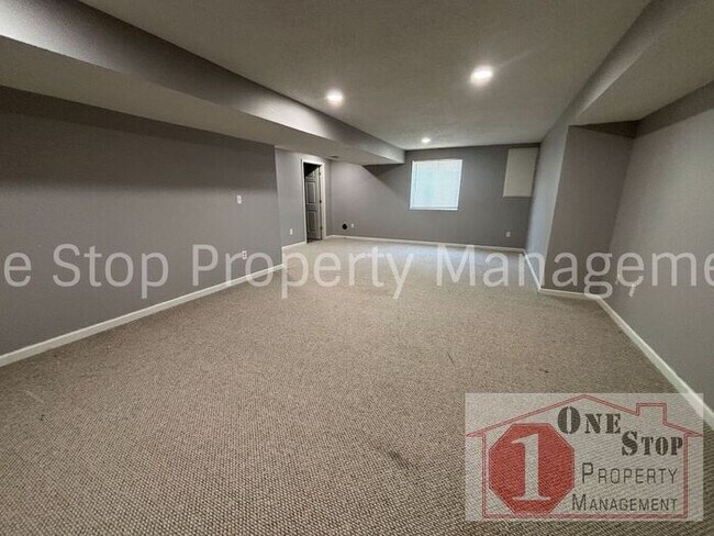 Building Photo - Luxury 5 bedroom, 4 bathroom Home Availabl...