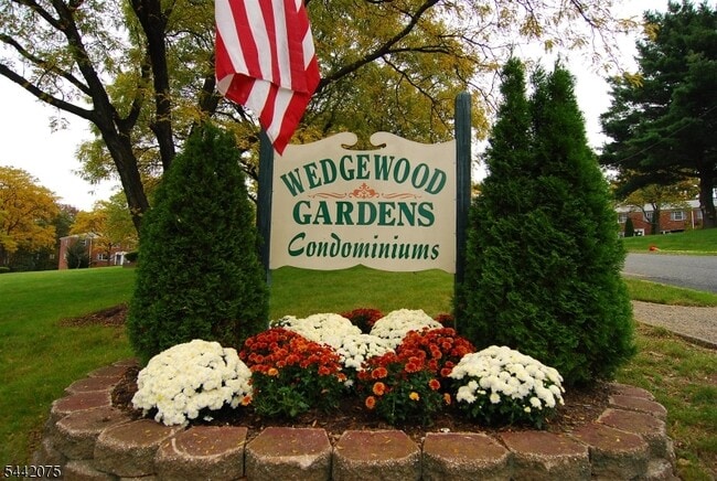 Building Photo - 28 Wedgewood Dr