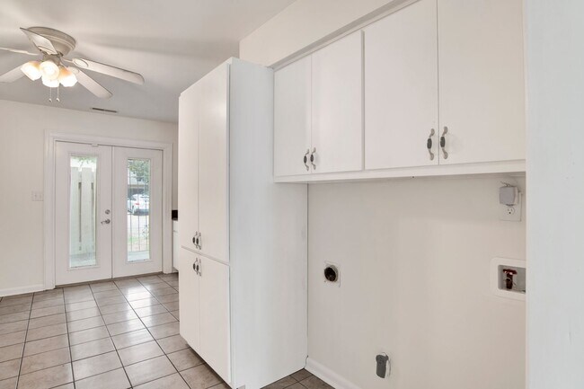 Building Photo - Freshly Renovated Townhome near Perdido Ba...