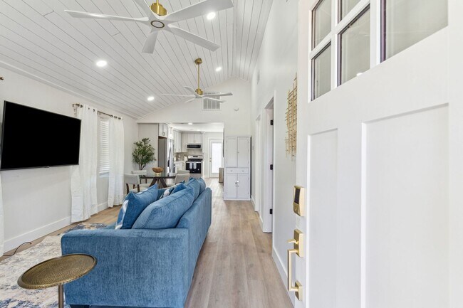 Building Photo - Charming Lowcountry Home for Rent on Edisto Island