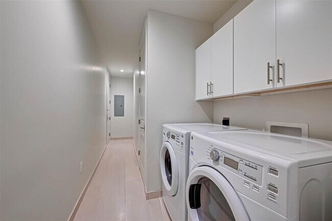 Building Photo - 2047 Westcreek Ln Ln