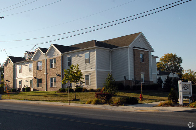 Building Photo - Washington Square Townhomes