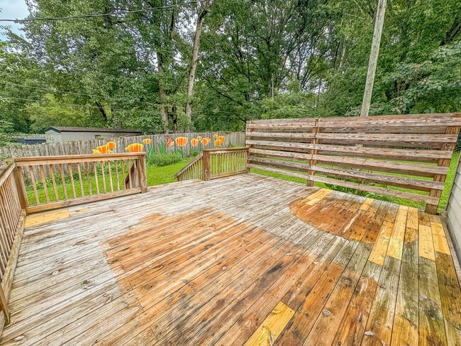 Building Photo - 404 McElhaney Rd