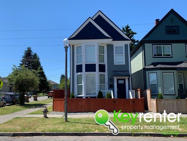 Building Photo - Newly Remodeled Centrally Located Tacoma H...