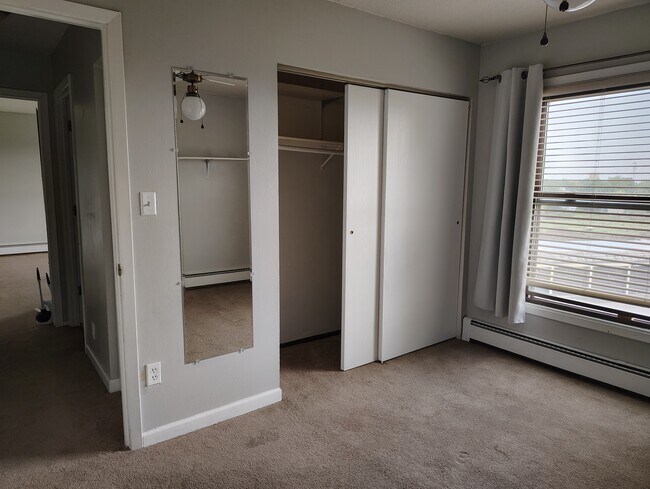 Another angle of 2nd bedroom - 4500 S Poplar St