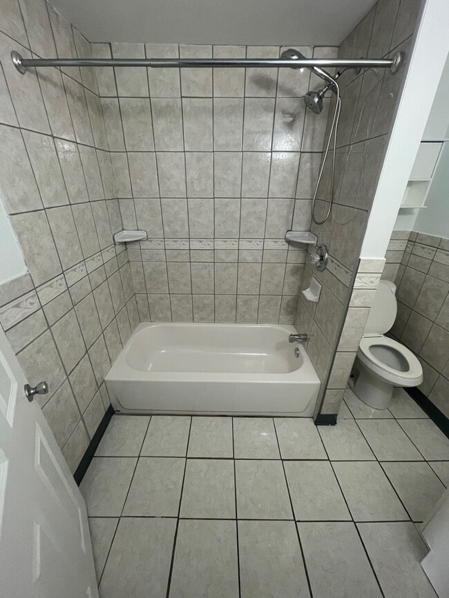 Building Photo - 120 lyndale ave