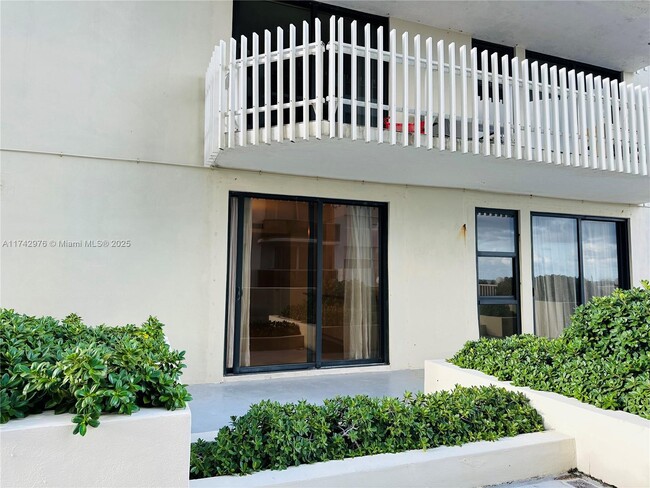 Building Photo - 6061 Collins Ave