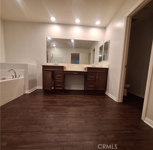 Building Photo - 825 Parisa Pl