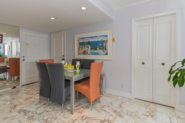 Building Photo - 2600 N Flagler Dr