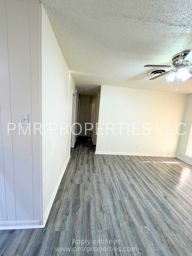 Building Photo - 3 Bed / 1 Bath House