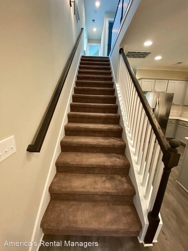 Building Photo - 3 br, 2.5 bath House - 236 Creek Run Way