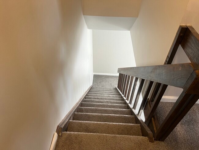 Building Photo - 824 W 59th Pl